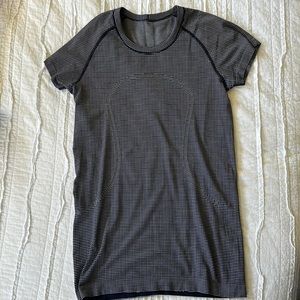 Lululemon Swiftly Tech Short Sleeve Shirt - Navy - Size 8